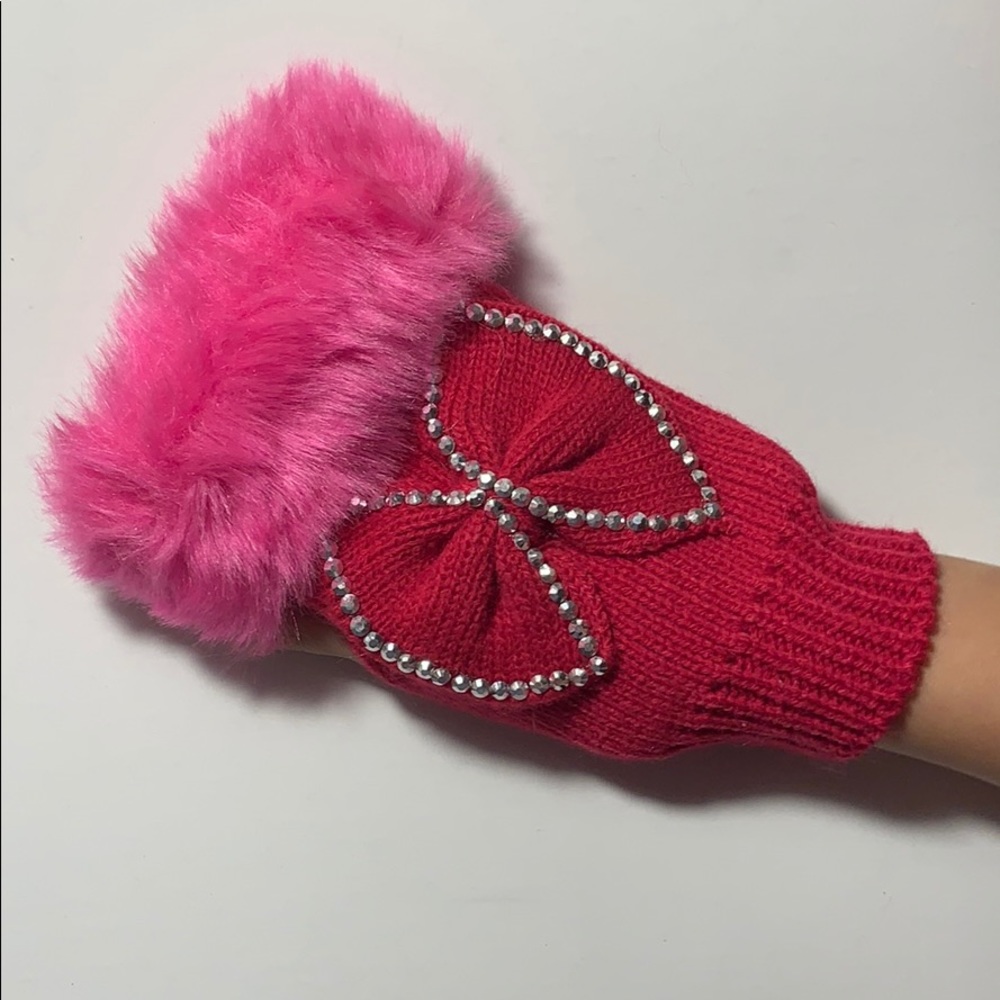 Fingerless fuzzy gloves